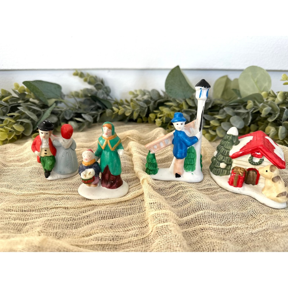 Porcelain Christmas village dept‎ 56 Lemax carolers dog house holiday decor